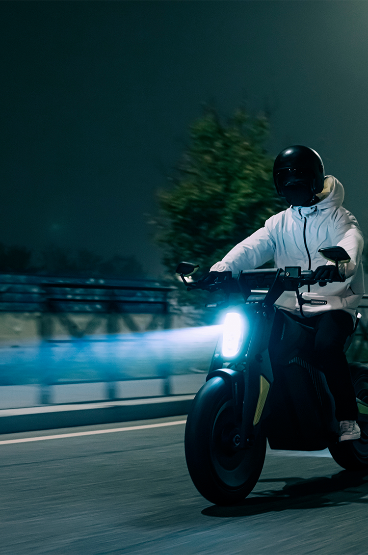 NAXEON I AM.: 以流线型设计和紧凑造型带来都市激情