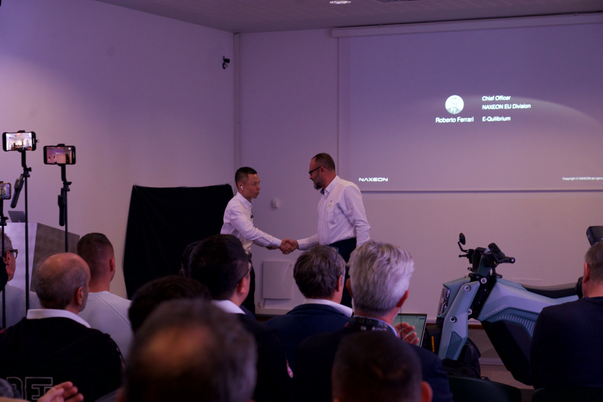 霓星 I AM. | 引领都市电动出行革命