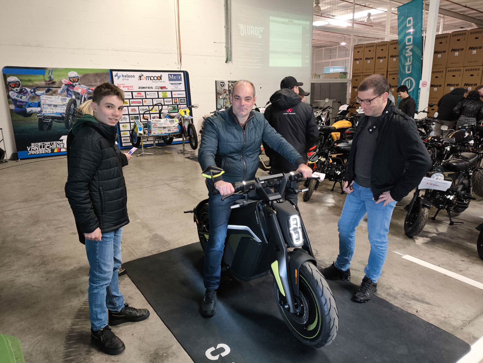 这款前景广阔的电动摩托车采用半固态电池，可能会撼动市场