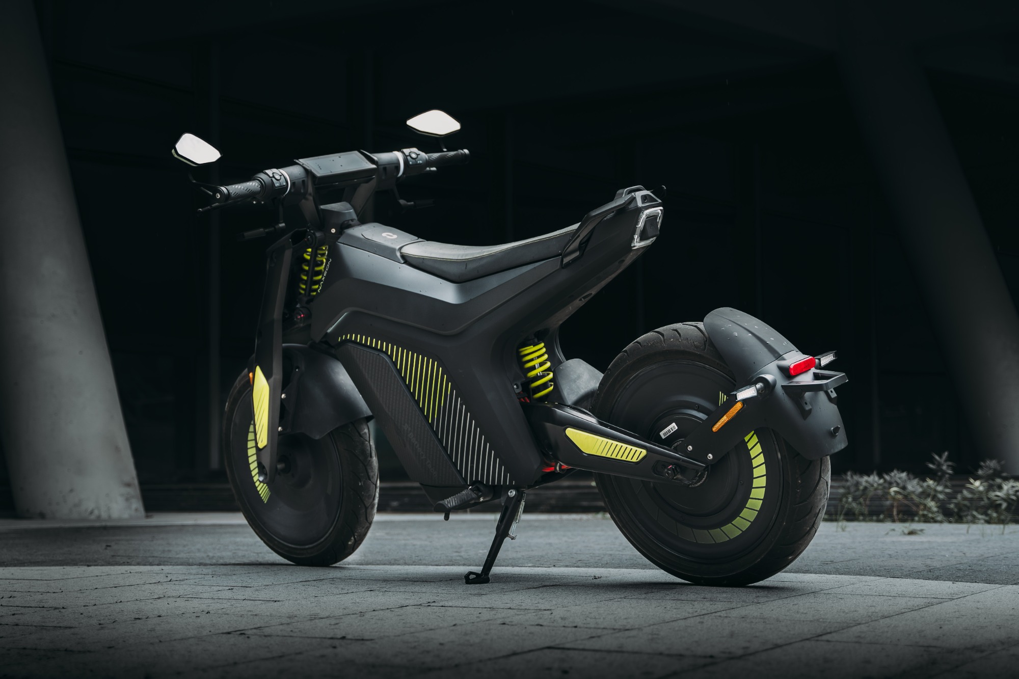 性能、智能双buff叠加！这款国产电摩将横扫欧洲市场？