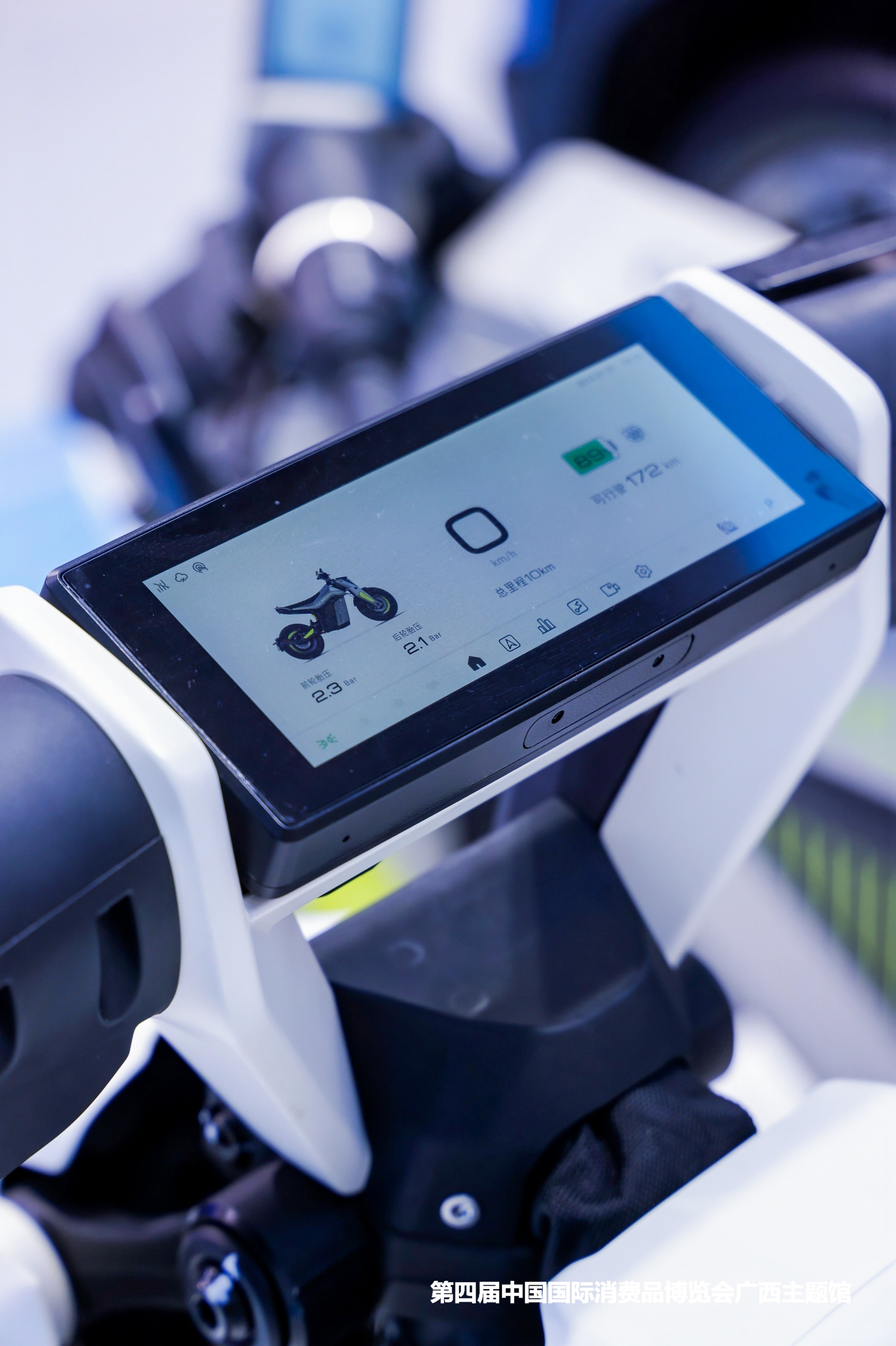 这款电动迷你自行车希望为您的日常通勤增添一些乐趣